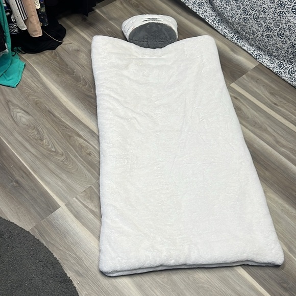 Toddler size fuzzy sleeping bag - Picture 2 of 8